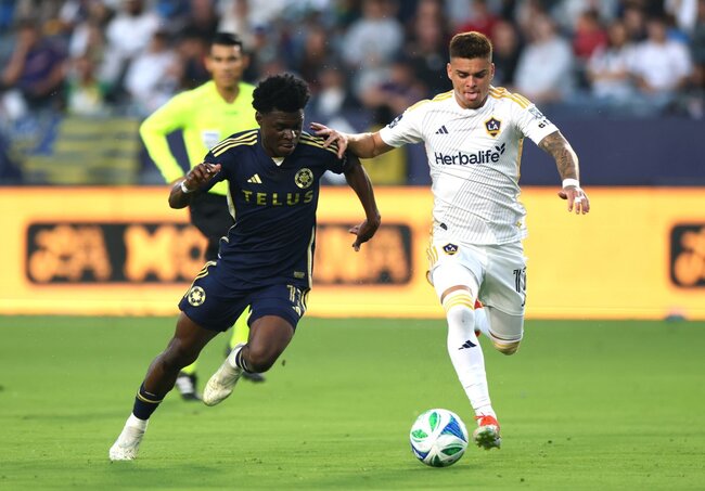 Màn chạm trán nảy lửa giữa Vancouver Whitecaps FC vs Valour